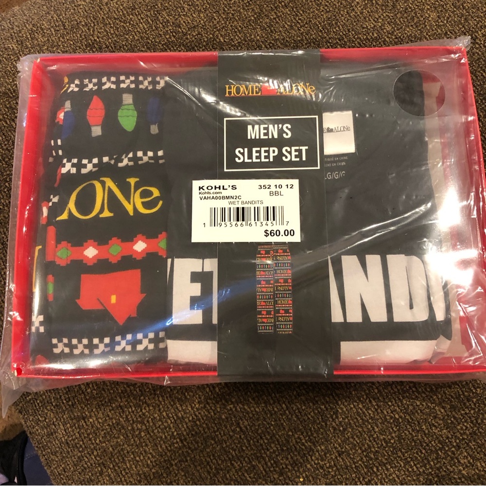 Home Alone Pajama set.  Size L.  New in box